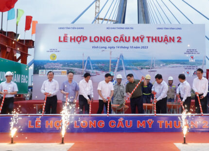 Thủ tướng Phạm Minh Chính dự hợp long cầu Mỹ Thuận 2